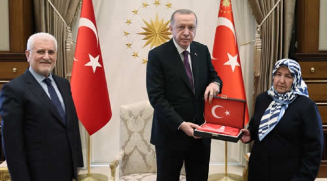Cumhurbaşkanı Erdoğan, şehit Cumhuriyet Savcısı Kiraz'ın annesi Saadet Kiraz ve babası Hakkı Kiraz'ı kabul etti