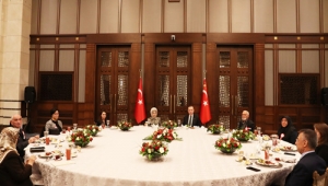 Cumhurbaşkanı Erdoğan ve eşi Emine Erdoğan, şehit aileleriyle iftar yemeğinde bir araya geldi