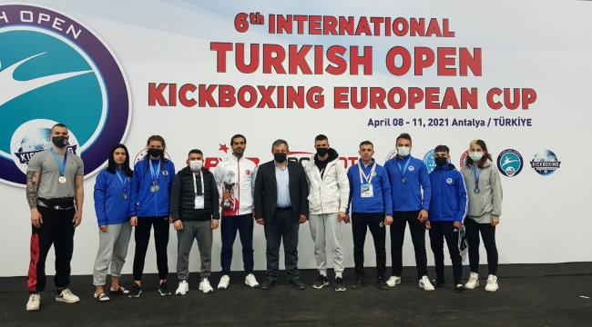 Kick Boks’ta Büyükşehirli sporcular kürsüde