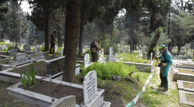 Mezarlıklar Bayrama Hazırlanıyor