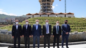 Bakan Karaismailoğlu,Rize Belediyesi'ni ziyaret etti