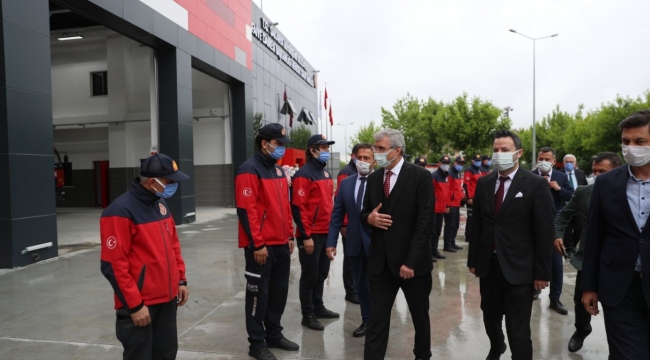 Başkan Yüce, yapımı tamamlanan Hendek İtfaiye Hizmet Binası’nı ziyaret etti