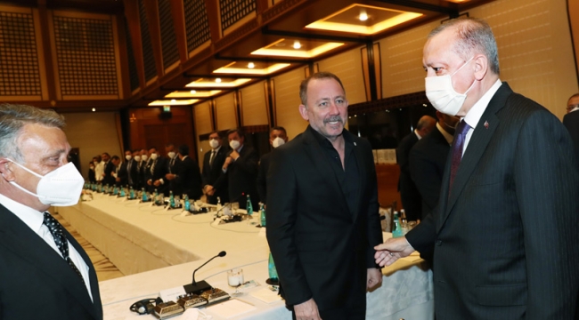 Cumhurbaşkanı Erdoğan, Beşiktaş JK yönetici, teknik heyet ve futbolcularını kabul etti