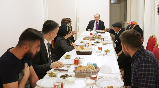 Cumhurbaşkanı Erdoğan, hayvancılıkla uğraşan bir aileye iftarda misafir oldu