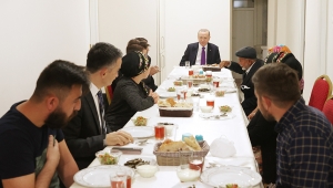 Cumhurbaşkanı Erdoğan, hayvancılıkla uğraşan bir aileye iftarda misafir oldu