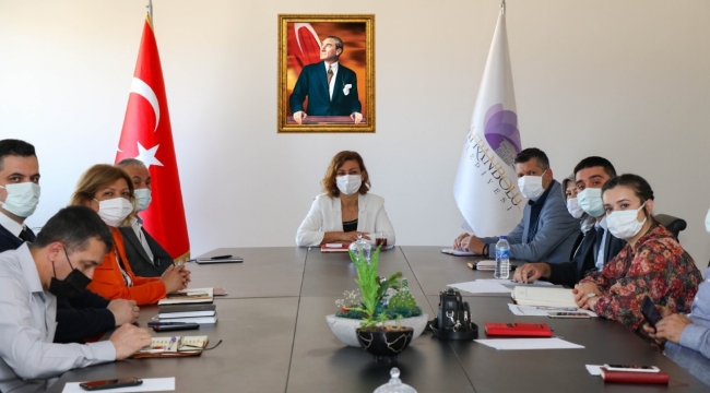 Yeni Salonda İlk Toplantı