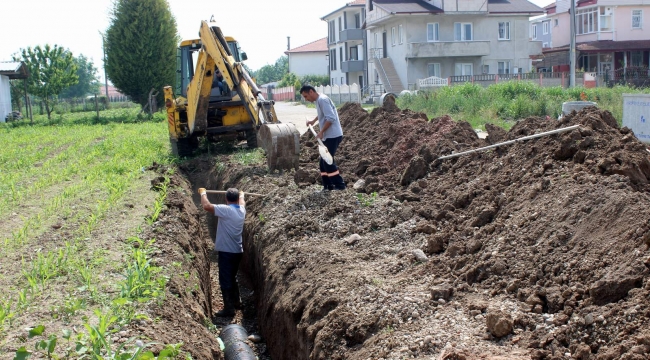 Arifiye Belediyesi Arifbey Mahallesinde Yağmur Suyu Kanal Çalışması Gerçekleştiriyor.