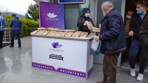 Cuma Namazı Sonrası Simit İkramı Devam Ediyor