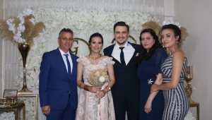 İş Adamı Serkan Kayınova'nın kızı nişanlandı