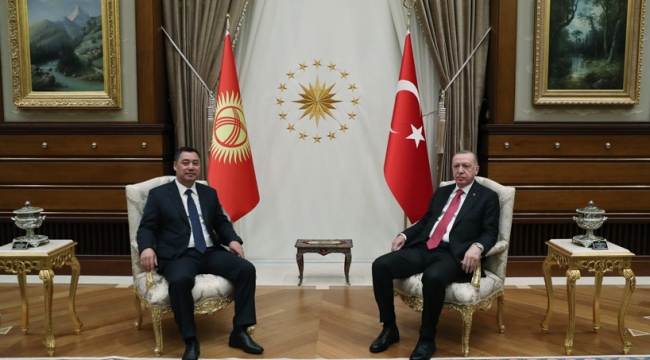 Kırgızistan Cumhurbaşkanı Caparov Cumhurbaşkanlığı Külliyesinde