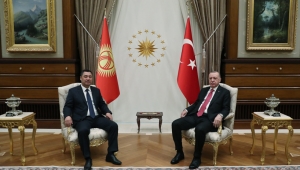 Kırgızistan Cumhurbaşkanı Caparov Cumhurbaşkanlığı Külliyesinde