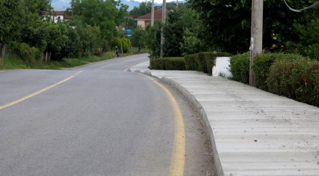 Kırsal mahalleler beton yaya yollarına kavuşuyor