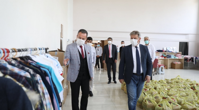 “MELİKGAZİ KIYAFET EVİ” İHTİYAÇ SAHİPLERİNİ GİYDİRMEYE DEVAM EDİYOR