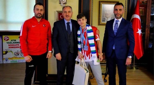 Rize Belediyesporlu Azmi Kocabey'den Avrupa'da bronz madalya