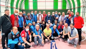 Yusufeli Belediyesi Masterler Futbol Takımı en centilmen takım ödülünü aldı