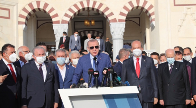 Cumhurbaşkanı Erdoğan, Kurban Bayramı Namazı’nı Lefkoşa Hala Sultan Camii’nde kıldı