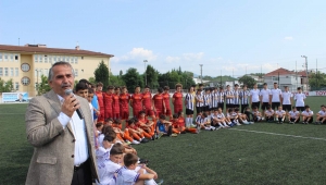 Karakullukçu, Minikler Futbol Turnuvasının açılışını gerçekleştirdi
