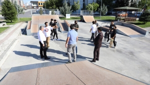 Palancıoğlu gençlere kaykay parkuru yenileme sözü verdi