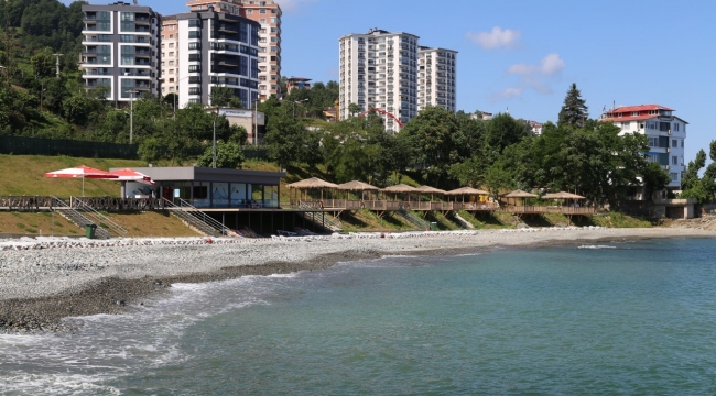 Rize Belediyesi kadınlar plajı misafirlerini ağırlamaya devam ediyor