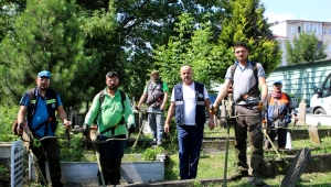 Sakarya Büyükşehir, 16 ilçedeki 909 mezarlığı tertemiz hale getirdi