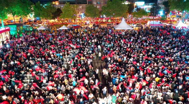 Sakarya halkı Demokrasi Meydanı’nda 15 Temmuz’u andı