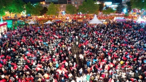 Sakarya halkı Demokrasi Meydanı’nda 15 Temmuz’u andı