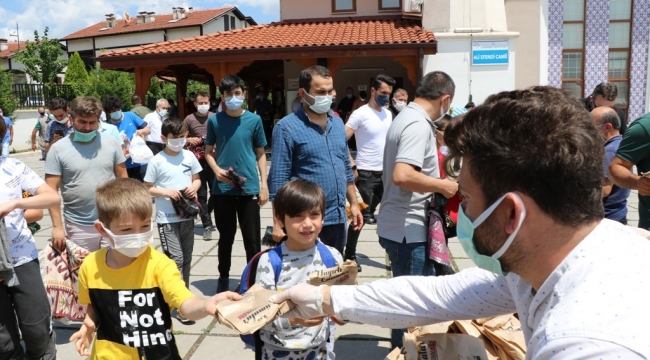 Simit ikramı bu hafta Ali Efendi Camii'nde yapıldı