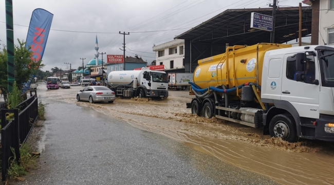 Yoğun yağış alan bölgelere Büyükşehir SASKİ’den anında müdahale