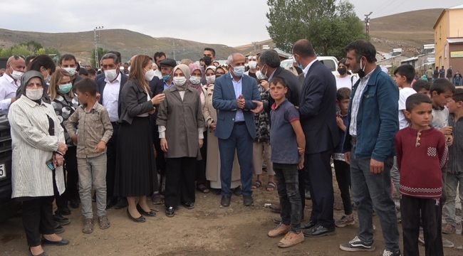 AK Parti Genel Başkan Yardımcısı Usta, Van'da selden etkilenen mahallelerde incelemelerde bulundu