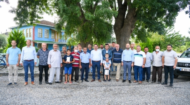 BAŞKAN DEMİR, İLÇELERDE VATANDAŞLARLA KUCAKLAŞIYOR