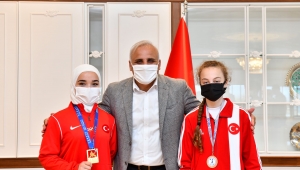 Başkan Zorluoğlu şampiyonları ağırladı