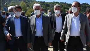 Binali Yıldırım, Bartın'da sel bölgesinde incelemelerde bulundu