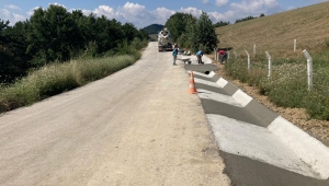 Büyükşehir V Kanal imalatı ile yol güvenliğini artırıyor
