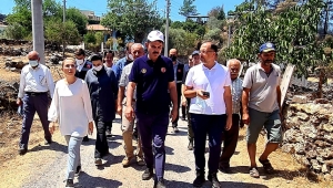 Çevre ve Şehircilik Bakanı Kurum Marmaris'deki orman yangınlarından etkilenen mahallelerde vatandaşlarla bir araya geldi