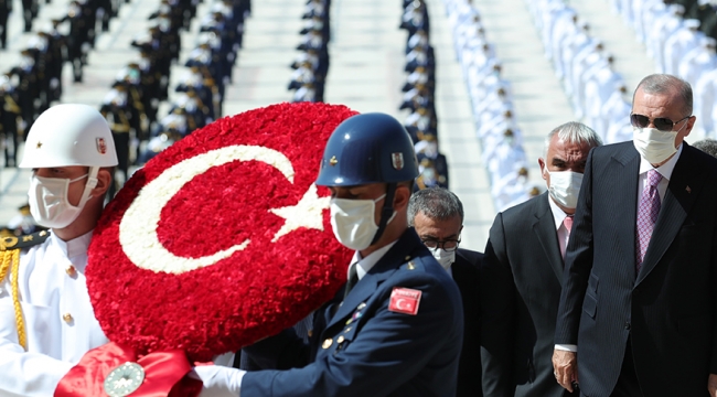 Cumhurbaşkanı Erdoğan başkanlığındaki devlet erkanı, Anıtkabir'i ziyaret etti