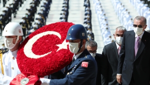 Cumhurbaşkanı Erdoğan başkanlığındaki devlet erkanı, Anıtkabir'i ziyaret etti