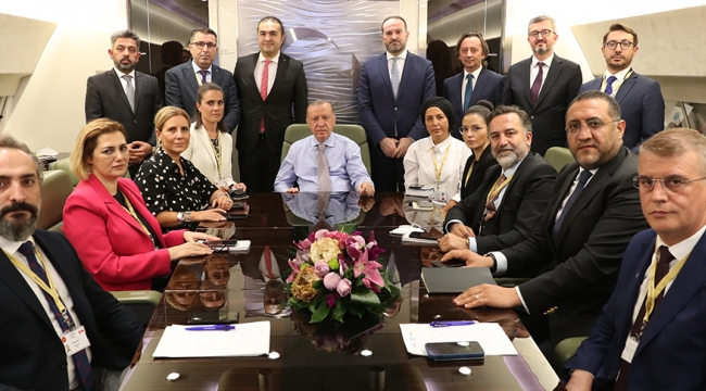 Cumhurbaşkanı Erdoğan, Bosna Hersek ve Karadağ ziyareti sonrası uçakta gazetecilerle sohbet etti