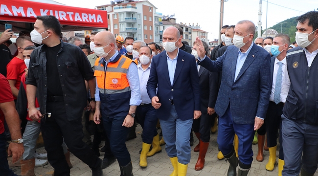 Cumhurbaşkanı Erdoğan, Kastamonu'daki afet bölesinde incelemede bulundu