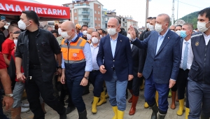 Cumhurbaşkanı Erdoğan, Kastamonu'daki afet bölesinde incelemede bulundu