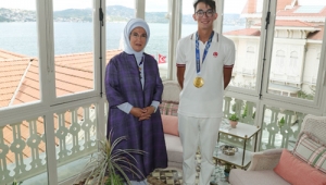 Emine Erdoğan, olimpiyat şampiyonu millî okçu Mete Gazoz'u kabul etti