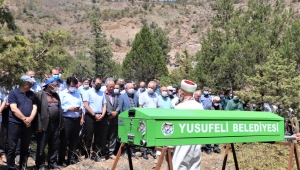 ESKİ YUSUFELİ BELEDİYE BAŞKANI ALİ OSMAN ARSLAN DUALARLA DEFNEDİLDİ