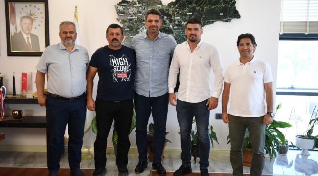Güreşçilerden Kocaman'a ziyaret