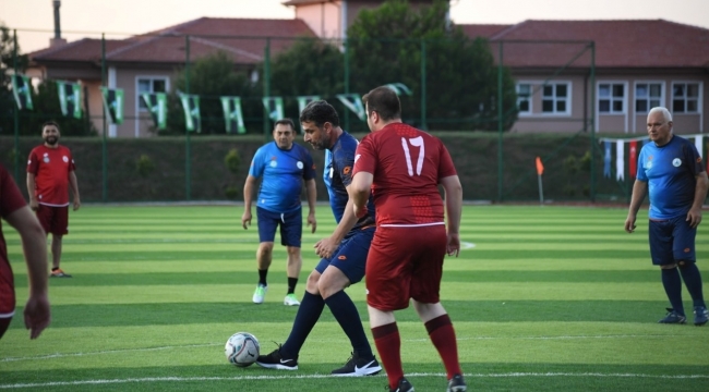 Kartepe'de şöhretler futbol turnuvası...