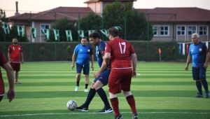 Kartepe'de şöhretler futbol turnuvası...