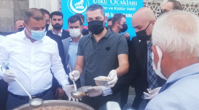 KGGD ve Ülkü Ocaklarından aşure ikramı