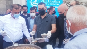 KGGD ve Ülkü Ocaklarından aşure ikramı