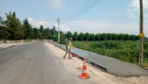 Sakarya Büyükşehir beton yaya yolu imalatına devam ediyor