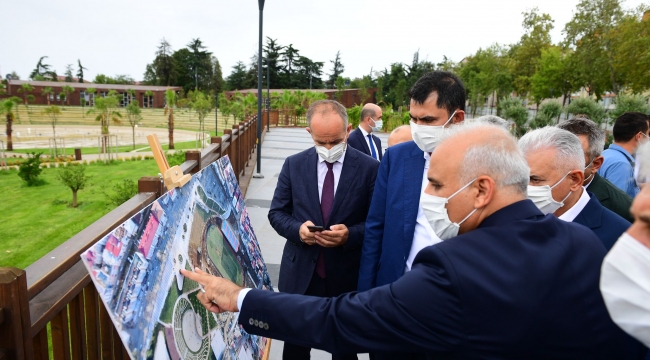 AK Parti Genel Başkan Vekili Yıldırım ve Bakan Kurum Millet Bahçesi'nde incelemelerde bulundu
