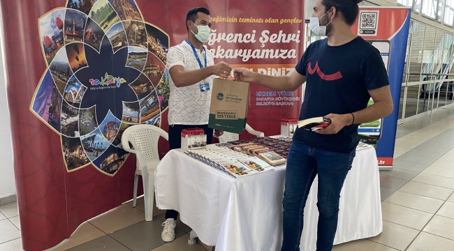 Büyükşehir Belediyesi SAÜ ve SUBÜ’de eğitime başlayacak öğrencileri karşıladı