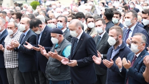 Cumhurbaşkanı Erdoğan, Güneysu'da cenaze törenine katıldı